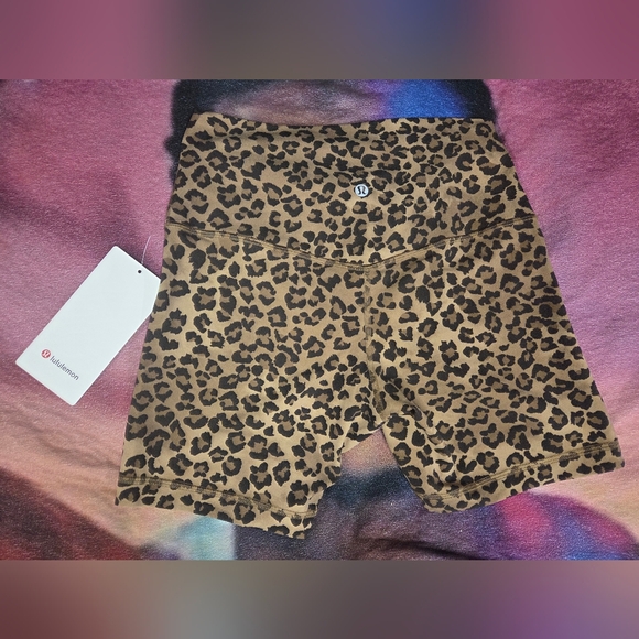 Align No Line Short - Picture 2 of 6